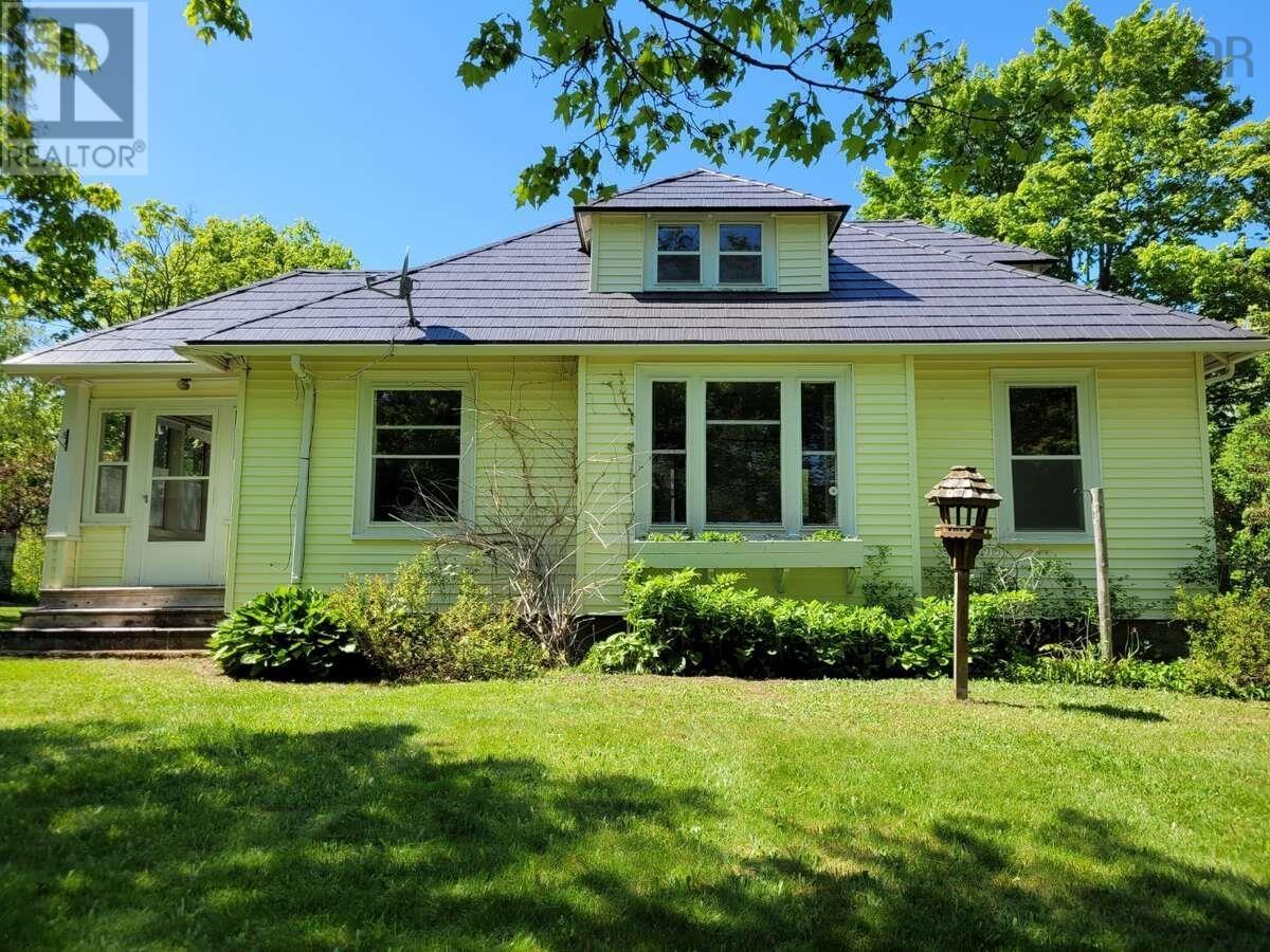 2515 Evangeline Trail