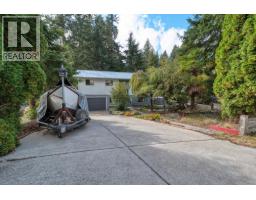 1067 Fircrest Road, Gibsons, BC V0N1V4 Photo 2