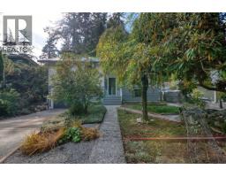 1067 Fircrest Road, Gibsons, BC V0N1V4 Photo 3