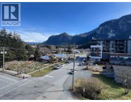 1358 1362 1366 Main Street, Squamish, BC V8B0A9 Photo 4
