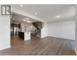 231 Squadron Crescent, Image 3