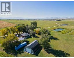 Living room - 42082 Range Road 274, Hill Spring, AB T0K1E0 Photo 5