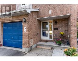 32 Crownridge Drive, Image 3