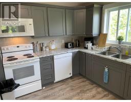 Bedroom 2 - 7142 Highway 6, Northern Bruce Peninsula, ON N0H2R0 Photo 4