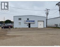 910 Fairford Street W, Image 3