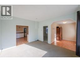 Foyer - 363 Nanaimo Avenue W, Penticton, BC V2A1N8 Photo 4