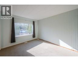 Living room - 363 Nanaimo Avenue W, Penticton, BC V2A1N8 Photo 2