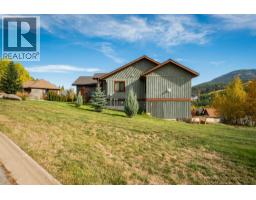 Full bathroom - 904 Redstone Drive, Rossland, BC V0G1Y0 Photo 2