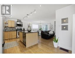 Dining room - 10 Allen Drive N, Wasaga Beach, ON L9Z1K5 Photo 3