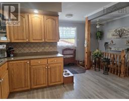 Sunroom - 680 Louisville Road, Louisville, NS B0K1N0 Photo 5