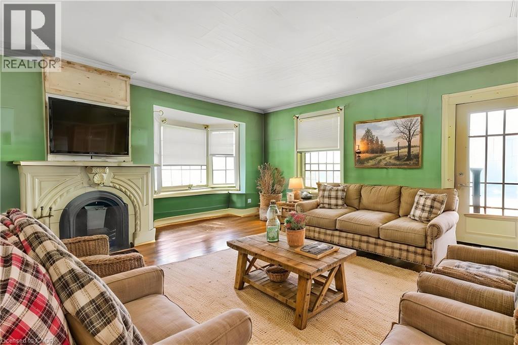 36 Elgin E S Street W