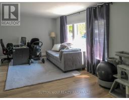 Foyer - 235 William Street, Southwest Middlesex, ON N0L1Z0 Photo 4