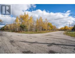 88 Sunset Dr, Sault Ste Marie, ON P6C6G4 Photo 3