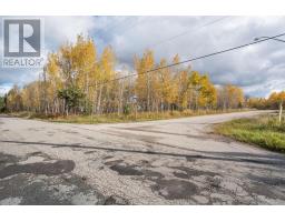 88 Sunset Dr, Sault Ste Marie, ON P6C6G4 Photo 2