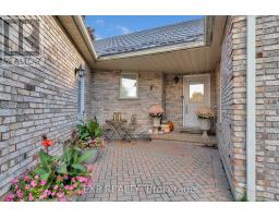 Dining room - 17 Abbey Lane, South Huron, ON N0M1S1 Photo 4