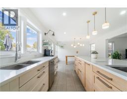 4pc Bathroom - 256 Foulem, Caraquet, NB E1W1A4 Photo 4