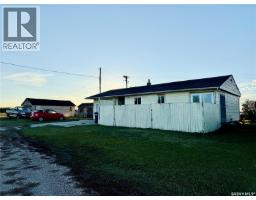 Kitchen/Dining room - 100 Main Street, Aylesbury, SK S0G0B0 Photo 2