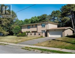 2 Royal Oak Drive, Toronto, ON M3C2M2 Photo 2