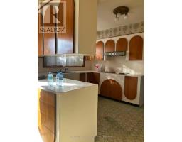 2 Royal Oak Drive, Toronto, ON M3C2M2 Photo 3