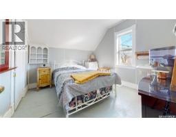 102 Cypress Street, Maple Creek, SK S0N1N0 Photo 3