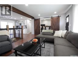 Laundry room - 916 Moose Street, Moosomin, SK S0G3N0 Photo 3