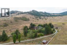 Living room - 2545 6 Highway, Lumby, BC V0E2G1 Photo 3
