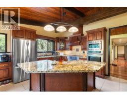 Full bathroom - 2545 6 Highway, Lumby, BC V0E2G1 Photo 4