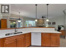 Bathroom - 236 Virginia Dr, Campbell River, BC V9W8H7 Photo 3