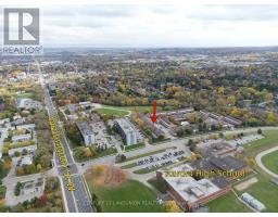 Dining room - 111 Milestone Crescent, Aurora, ON L4G3M2 Photo 3