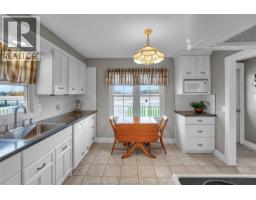 Family room - 637 Wilkesport Line, Sombra, ON N0P2H0 Photo 3