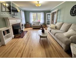 Bath (# pieces 1-6) - 79 Waterloo Street, Liverpool, NS B0T1K0 Photo 5