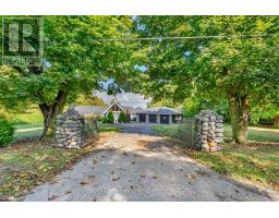 Bathroom - 8 Oak Drive, Puslinch, ON N0B2J0 Photo 3