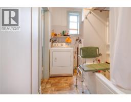 Unfinished Room - 419 First Street, Revelstoke, BC V0E2S0 Photo 2