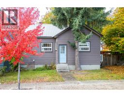 Foyer - 419 First Street, Revelstoke, BC V0E2S0 Photo 3