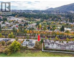 721 Harbourfront Drive Ne, Salmon Arm, BC V1E3L4 Photo 4