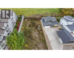 721 Harbourfront Drive Ne, Salmon Arm, BC V1E3L4 Photo 5