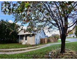 Living room - 655 Hunter Street, Kincardine, ON N2Z1S2 Photo 3