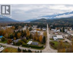 Primary Bedroom - 1867 Nixon Road, Revelstoke, BC V0E2S0 Photo 3