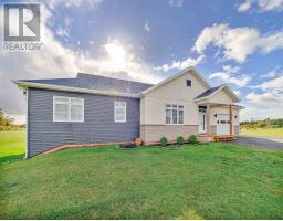 Living room - 81 Kingsway Drive, New Perth, PE C0A1G0 Photo 2