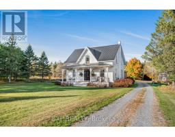 Living room - 2375 County 10 Road, East Hawkesbury, ON K0B1P0 Photo 2