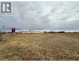 7405 100 Avenue, Fort St John, BC V1J5T8 Photo 3