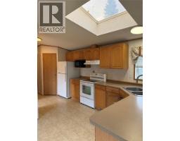 155 Pinewood Crescent, Image 2