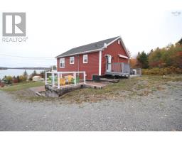 Living room - 10471 Highway 16, Guysborough, NS B0H1N0 Photo 3