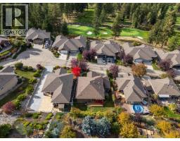 4pc Ensuite bath - 3431 Camelback Drive, Kelowna, BC V1Z8A8 Photo 4