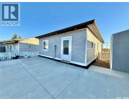 Living room - 106 7th Street W, Kindersley, SK S0L1S0 Photo 3