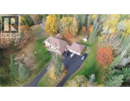 Bath (# pieces 1-6) - 81 Woodland Hill, Perthandover, NB E7H5H4 Photo 5