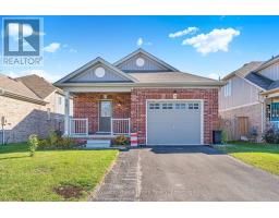 Living room - 928 Hannah Avenue S, North Perth, ON N4W0H7 Photo 5