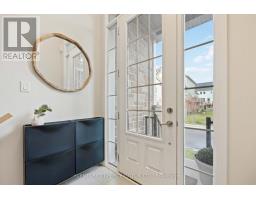 102 Lyall Stokes Circle, East Gwillimbury, ON L0G1M0 Photo 5