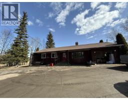 Kitchen - 5924 W 16 Highway, Prince George, BC V2N6K1 Photo 2