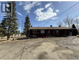 Living room - 5924 W 16 Highway, Prince George, BC V2N6K1 Photo 3